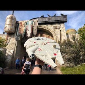 Millennium Falcon Star Wars- popcorn holder!